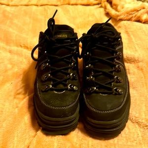 Sketchers size 7 mid ankle boots